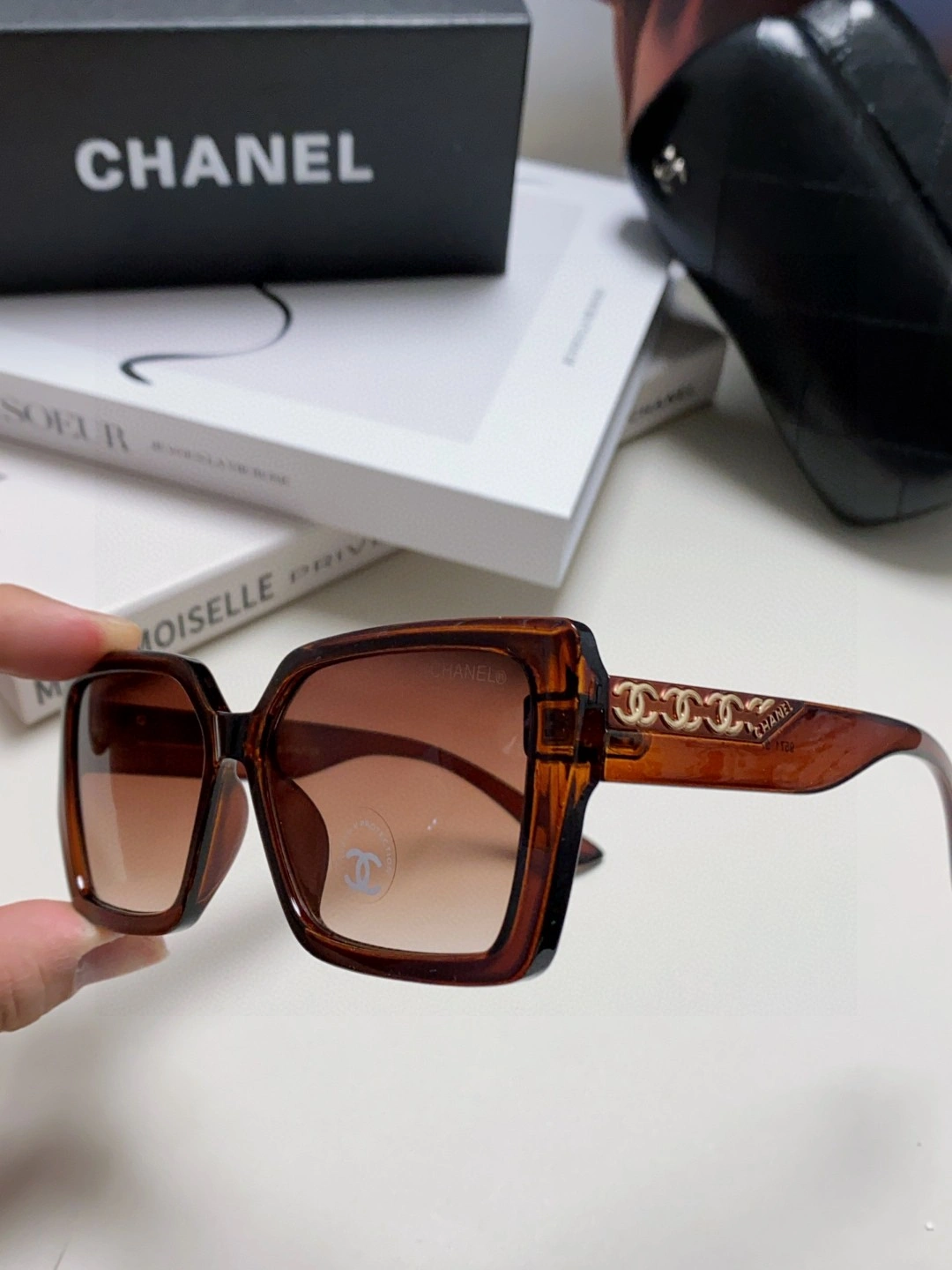 UrbanChic C*hanel Glasses Top XX 20250401- 16907