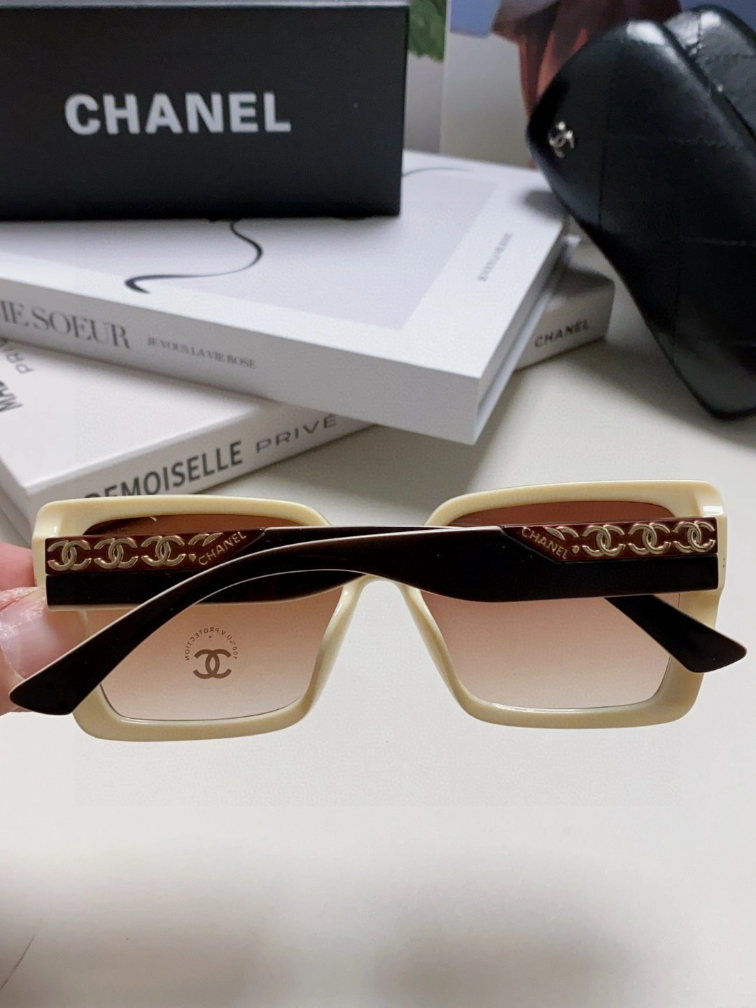 UrbanChic C*hanel Glasses Top XX 20250401- 16907