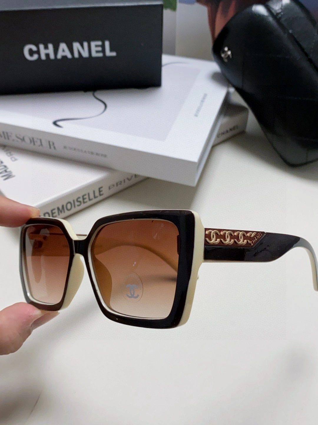 UrbanChic C*hanel Glasses Top XX 20250401- 16907