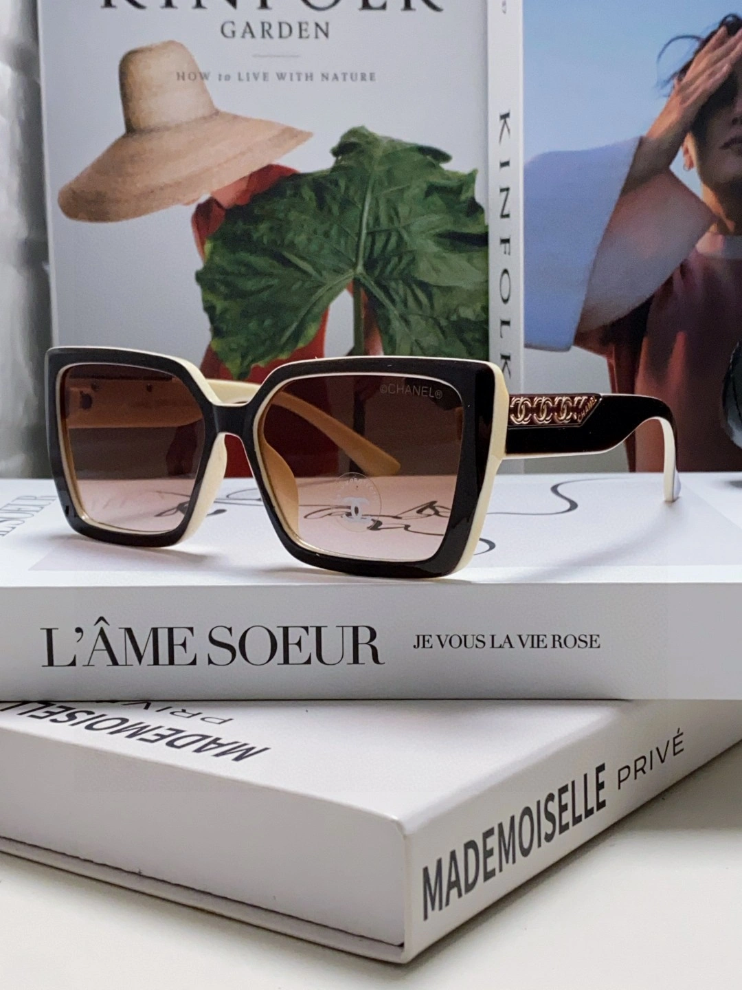 UrbanChic C*hanel Glasses Top XX 20250401- 16907