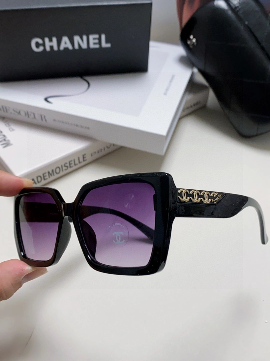 UrbanChic C*hanel Glasses Top XX 20250401- 16907