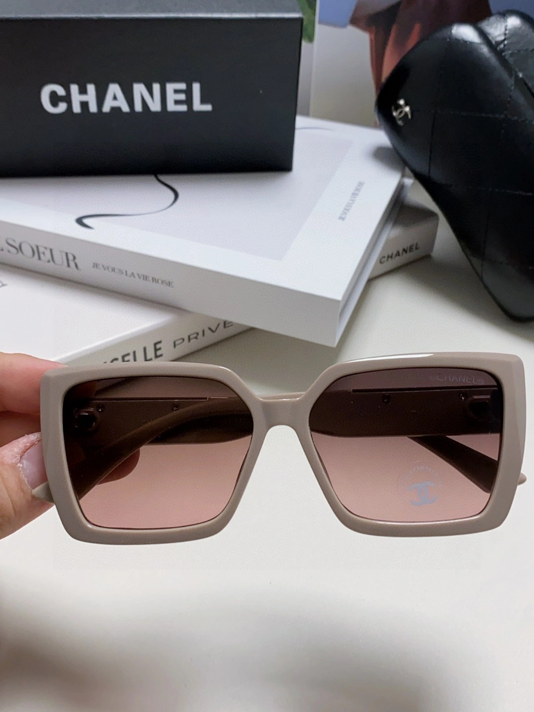 UrbanChic C*hanel Glasses Top XX 20250401- 16907