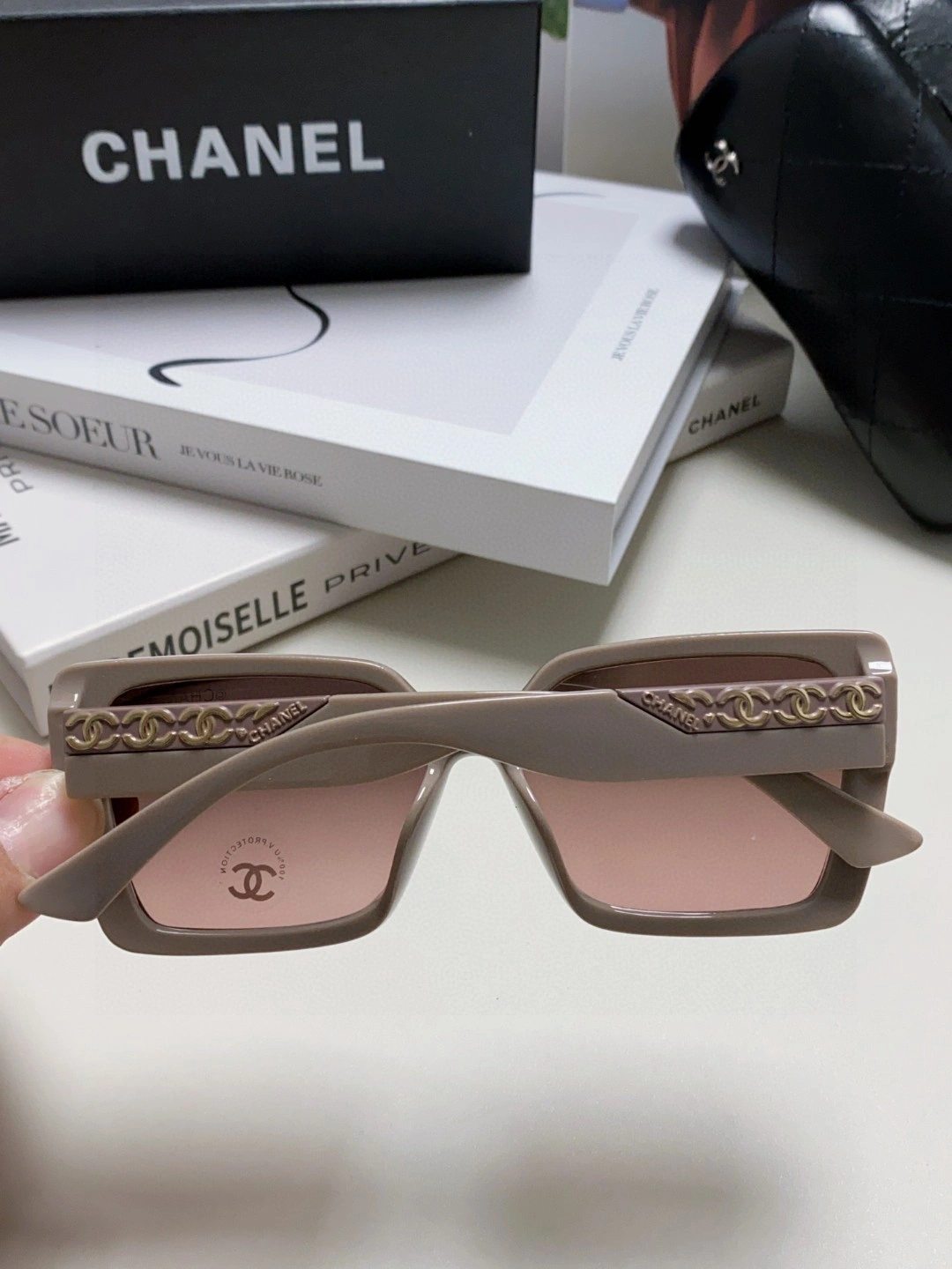 UrbanChic C*hanel Glasses Top XX 20250401- 16907