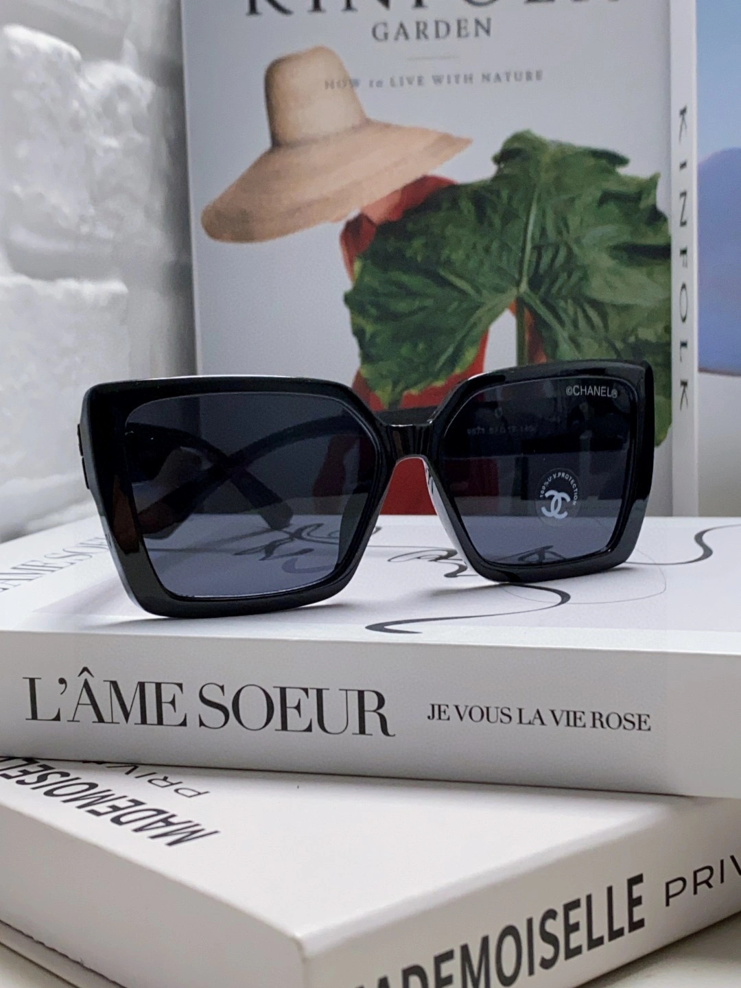 UrbanChic C*hanel Glasses Top XX 20250401- 16907