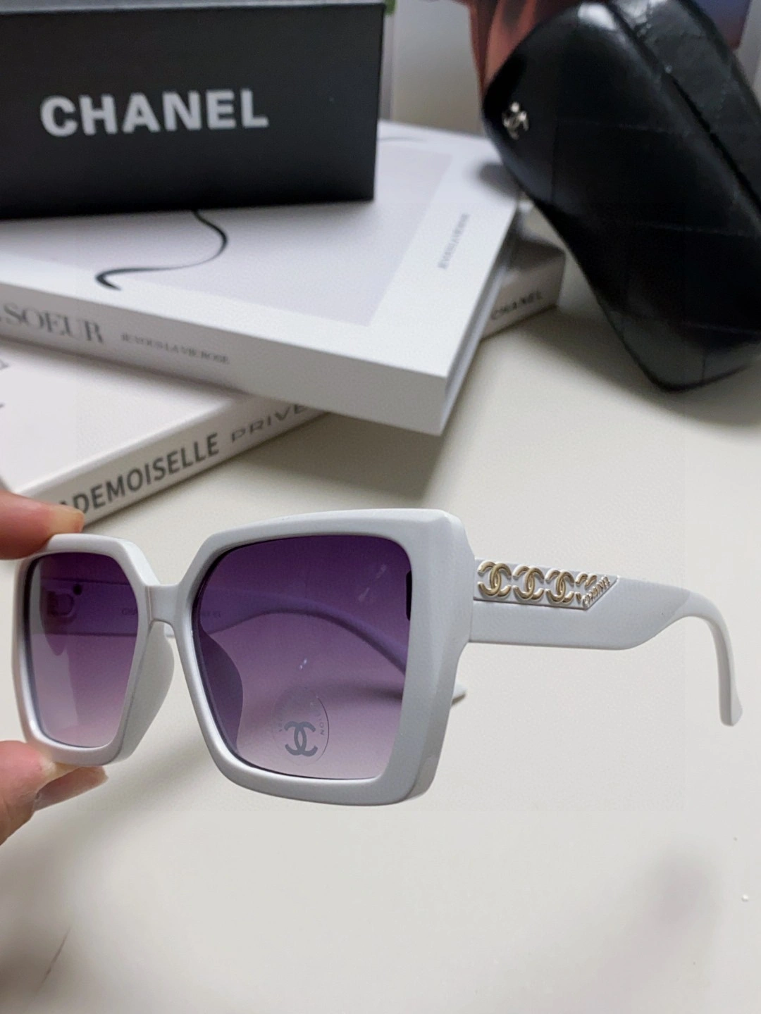 UrbanChic C*hanel Glasses Top XX 20250401- 16907