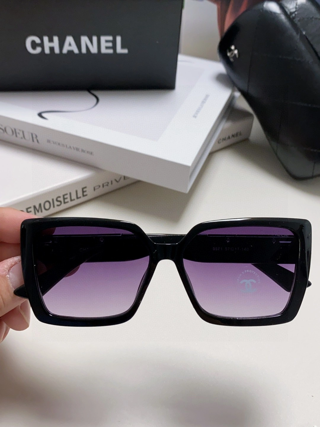 UrbanChic C*hanel Glasses Top XX 20250401- 16907