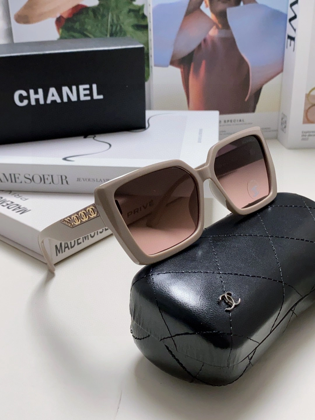 UrbanChic C*hanel Glasses Top XX 20250401- 16907