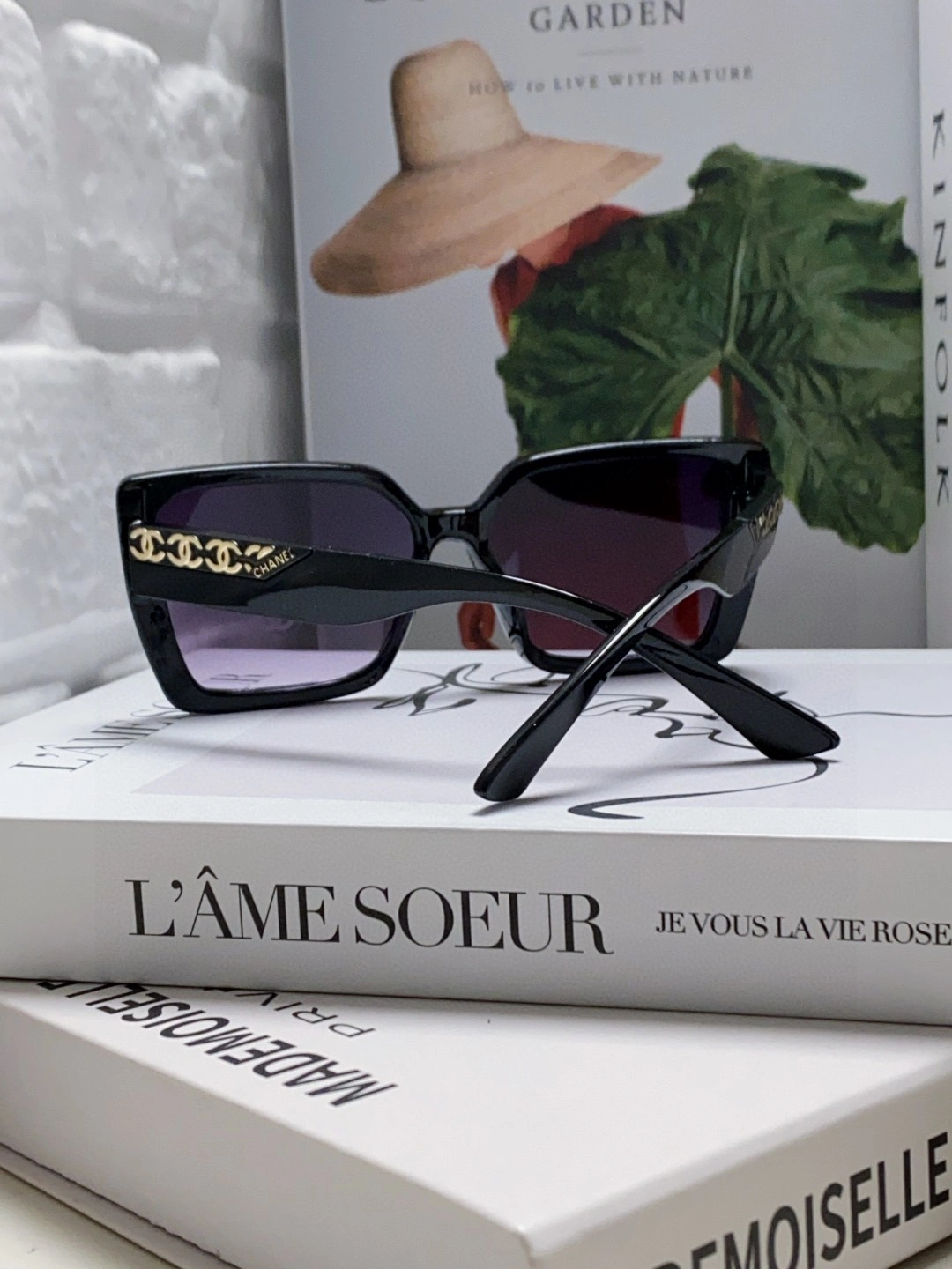 UrbanChic C*hanel Glasses Top XX 20250401- 16907
