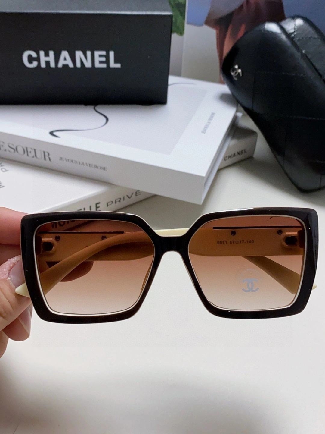 UrbanChic C*hanel Glasses Top XX 20250401- 16907