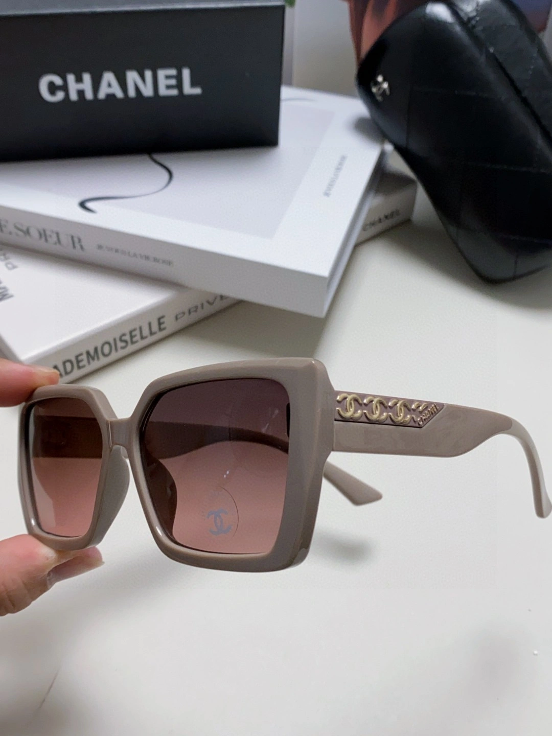 UrbanChic C*hanel Glasses Top XX 20250401- 16907