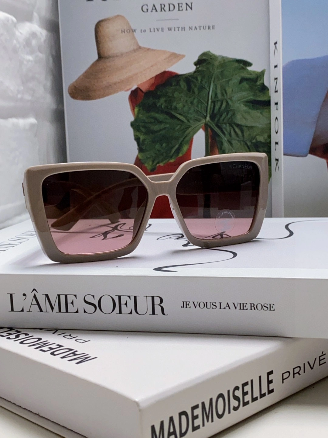 UrbanChic C*hanel Glasses Top XX 20250401- 16907
