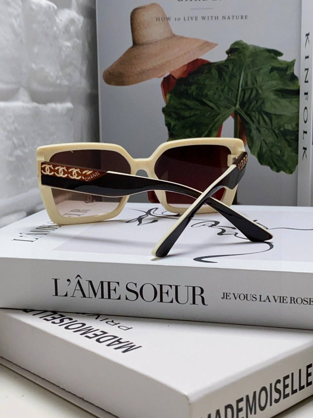 UrbanChic C*hanel Glasses Top XX 20250401- 16907