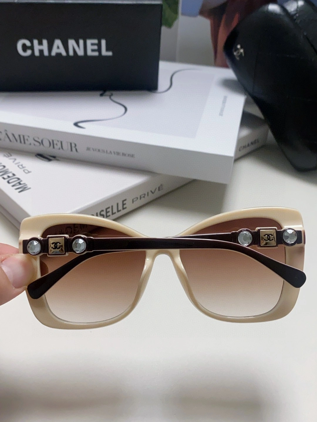 C*hanel Glasses Top XX 20250402- UrbanStyle 16897