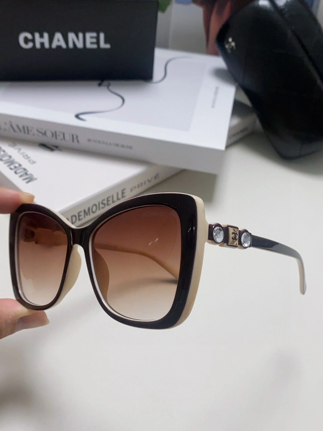 C*hanel Glasses Top XX 20250402- UrbanStyle 16897