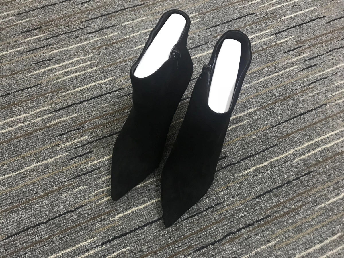 Trendsetting C*ristian L*uboutin Boot 5299