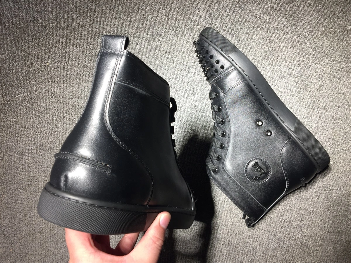 C*ristian L*uboutin Lou Spikes Sneaker Original 5241