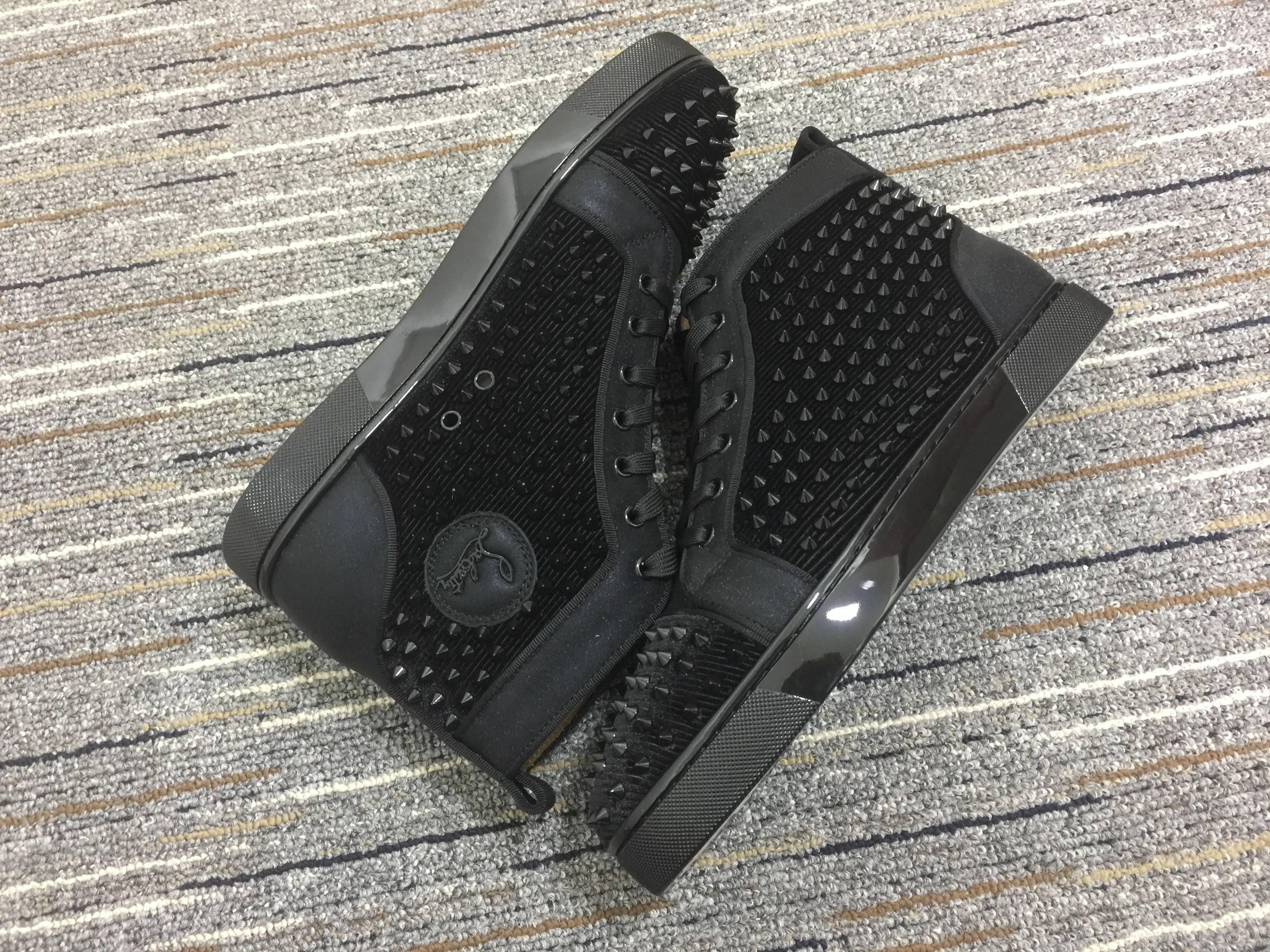 C*ristian L*uboutin Lou Spikes Sneaker Bright 5247