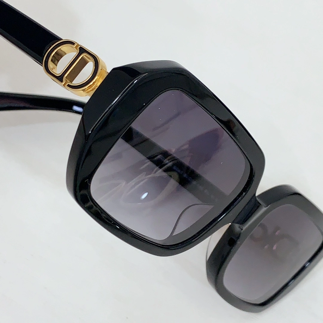 WeatherProof D*ior Glasses Top XX 20240327- 17153