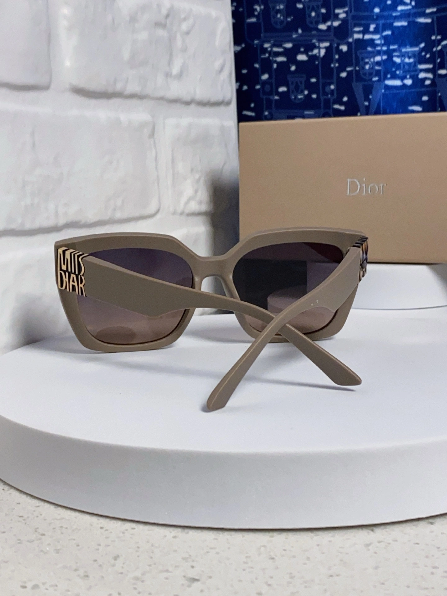 D*ior Glasses Top XX 20250401- Vibrant 17128
