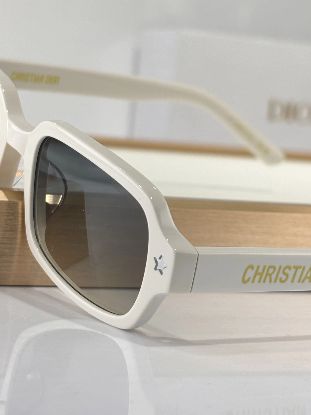 D*ior Glasses Top XX 20250401- Original 17124