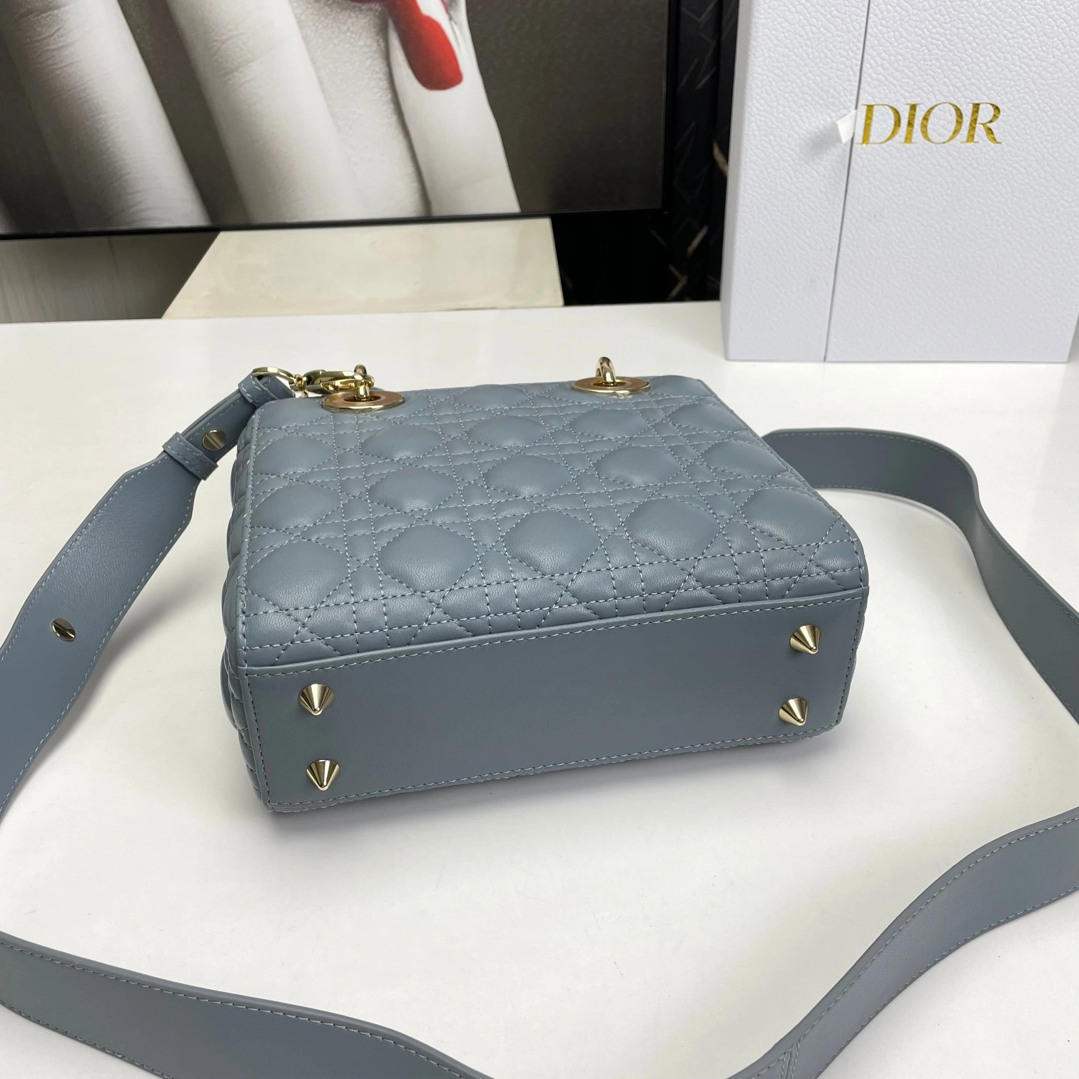 Practical D*ior Handbag Top Quality HT 20231016-75 17*15*7 cm 7681