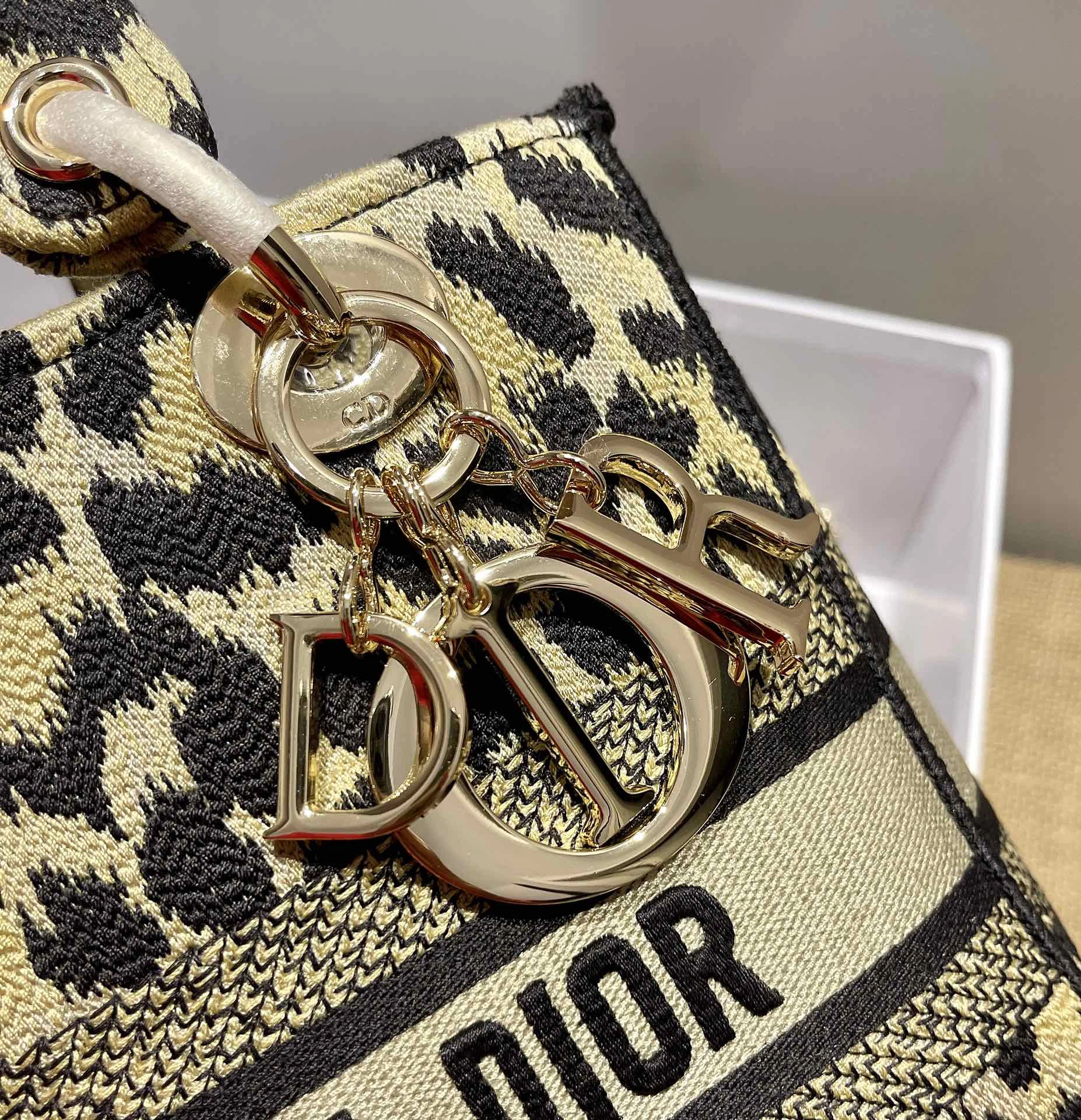 Bold D*ior Top Bag 24*20*11cm 7732