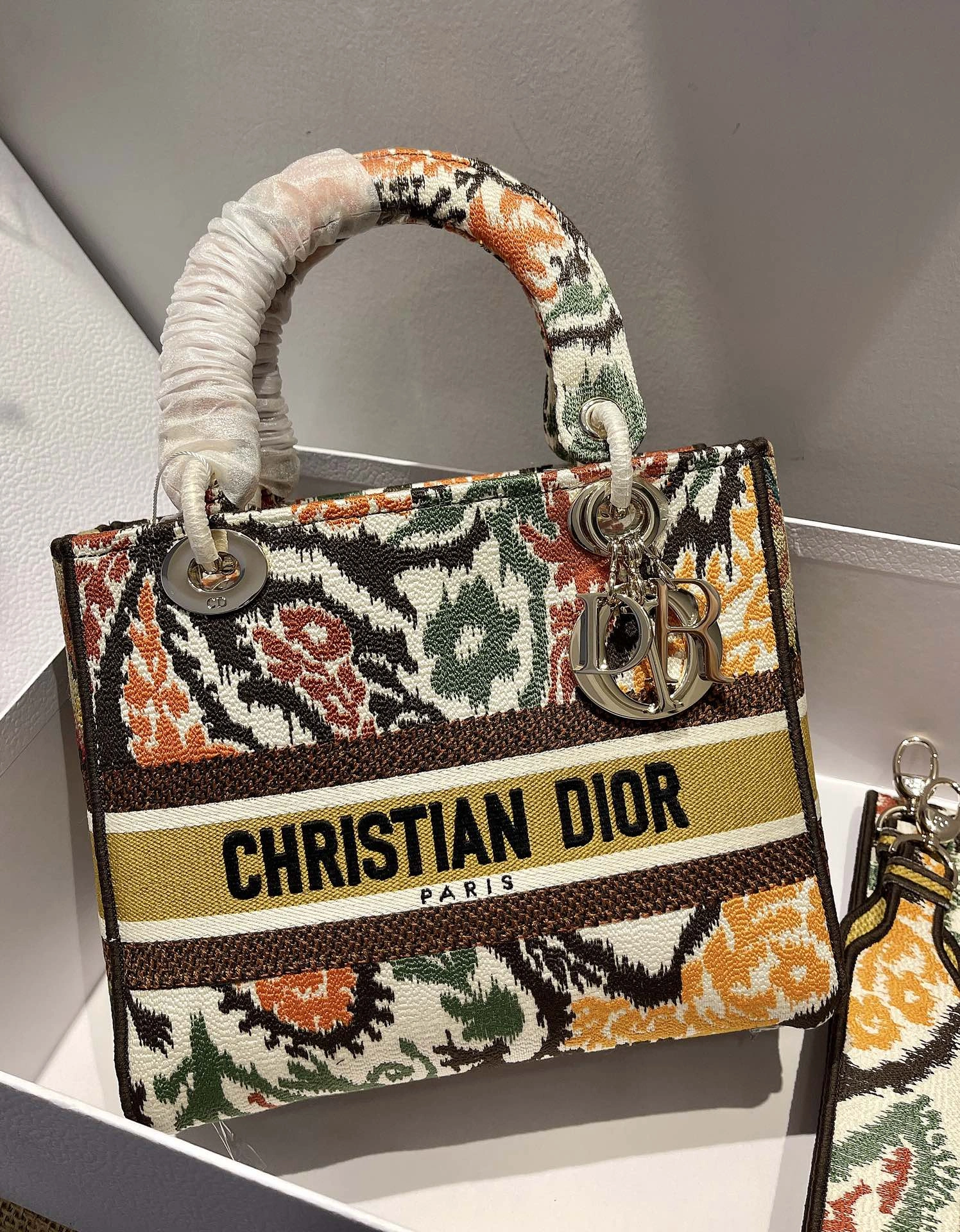 Resilient D*ior Top Bag 24*20*11cm 7738