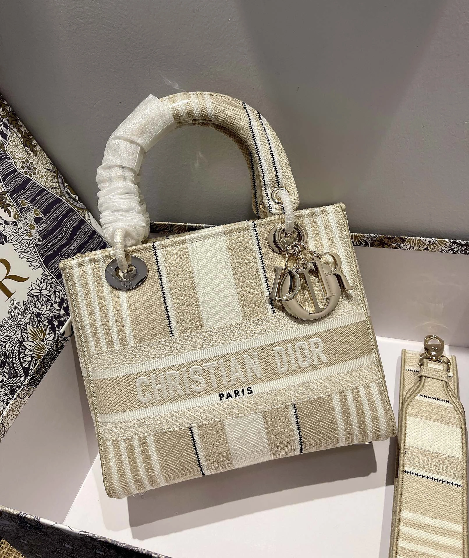 D*ior Top Bag 24*20*11cm Minimalist 7735