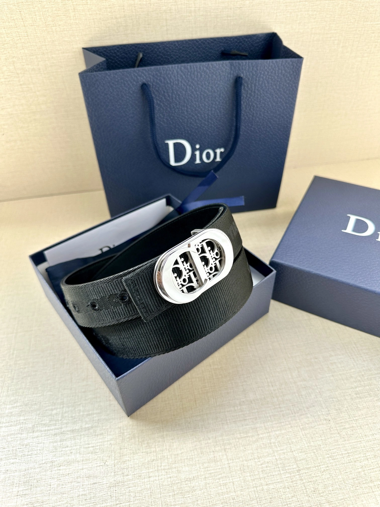 D*ior Top Belts AT 20250405- WellDesigned 15674