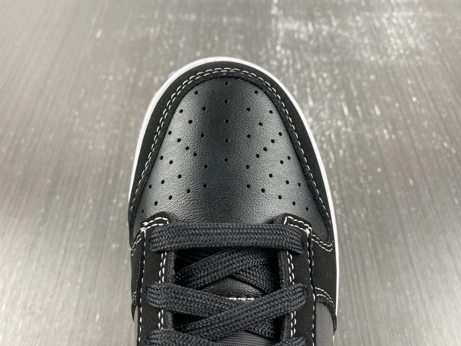 Dunk Low Airbrush Swoosh Black FD6923- SoftTouch 141