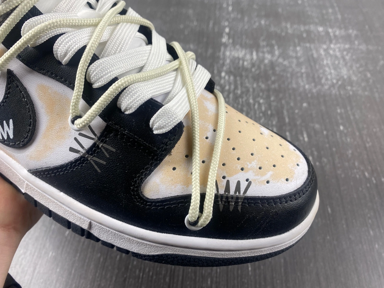 Seasonal Dunk Low Bear DD1391- 44