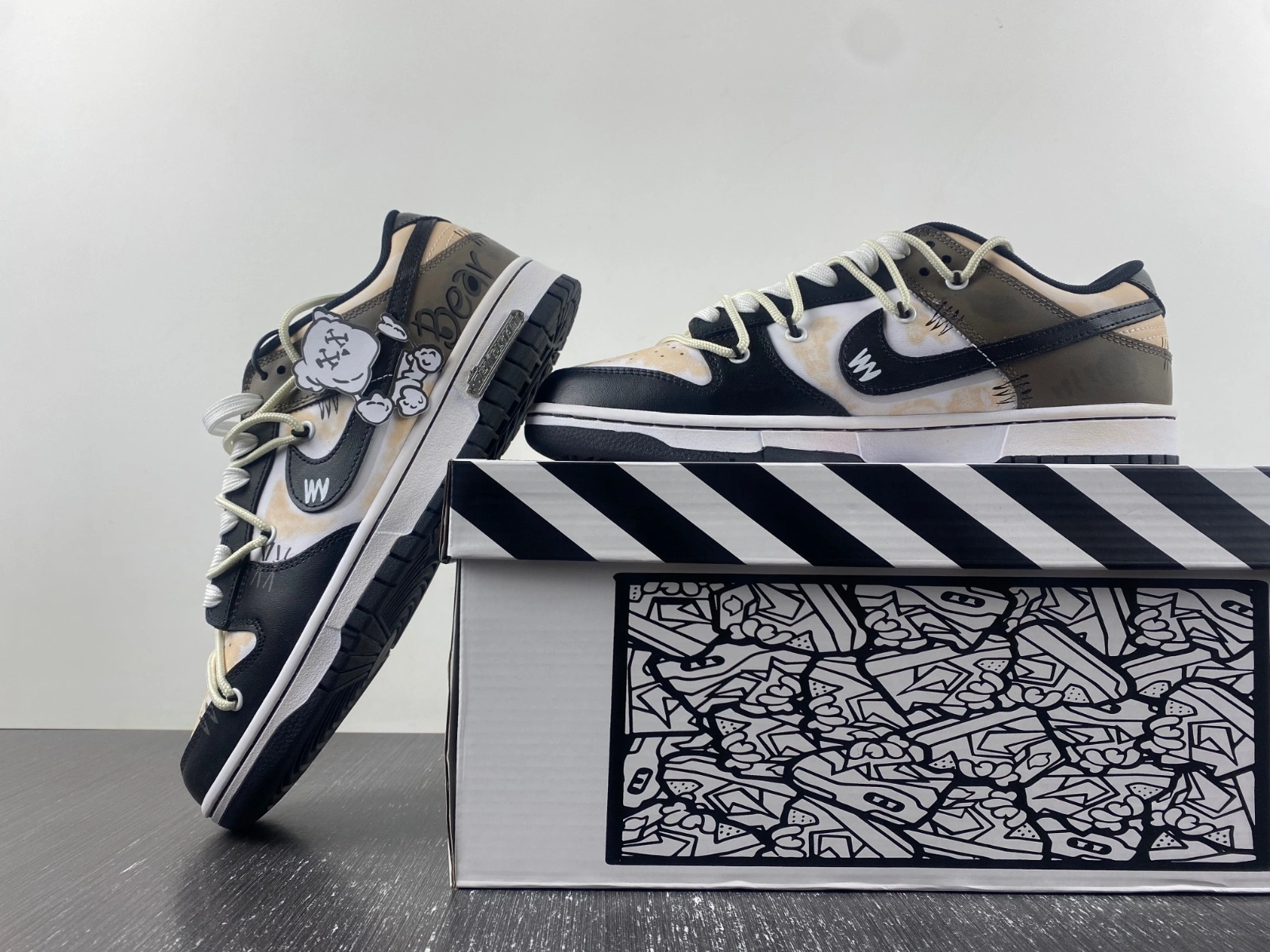 Seasonal Dunk Low Bear DD1391- 44