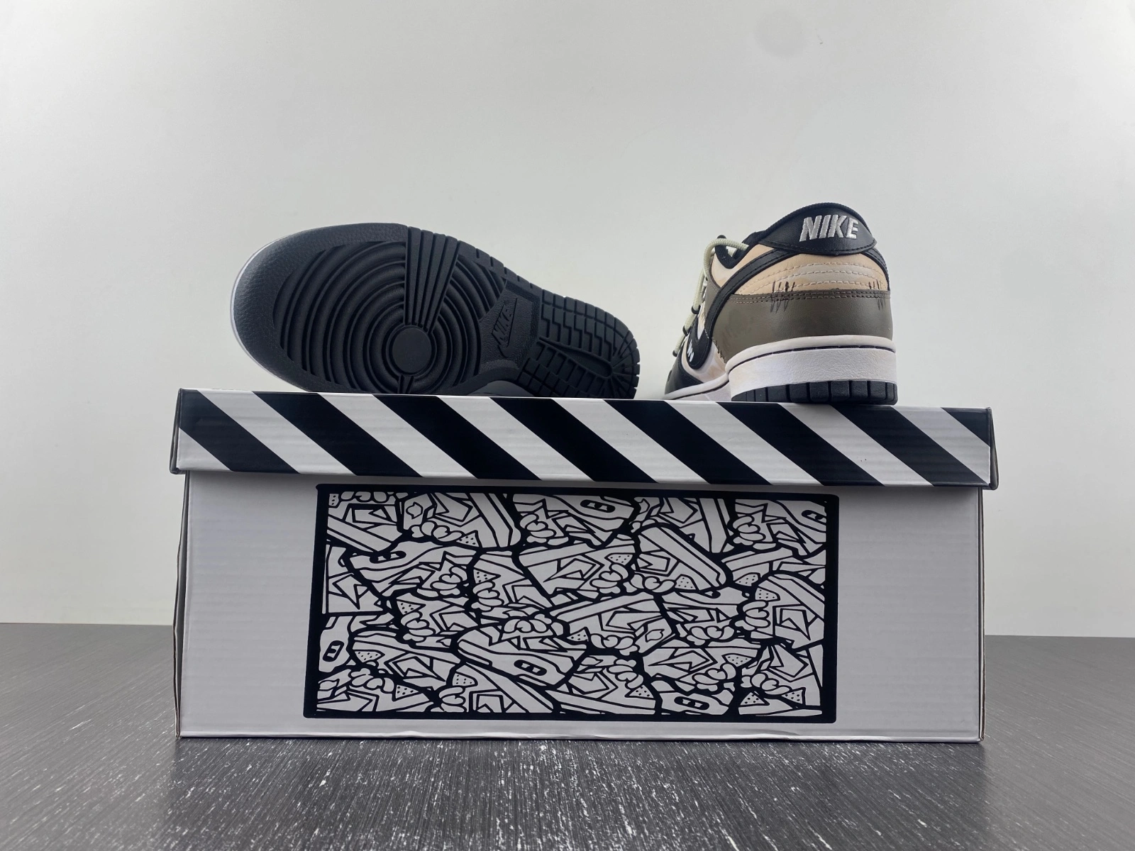 Seasonal Dunk Low Bear DD1391- 44