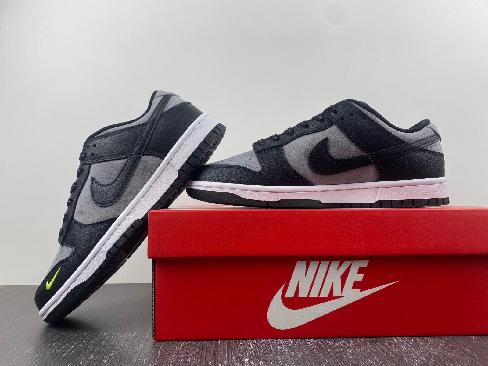 Dunk Low Black Grey Green Strike FQ2205- Seasonal 165