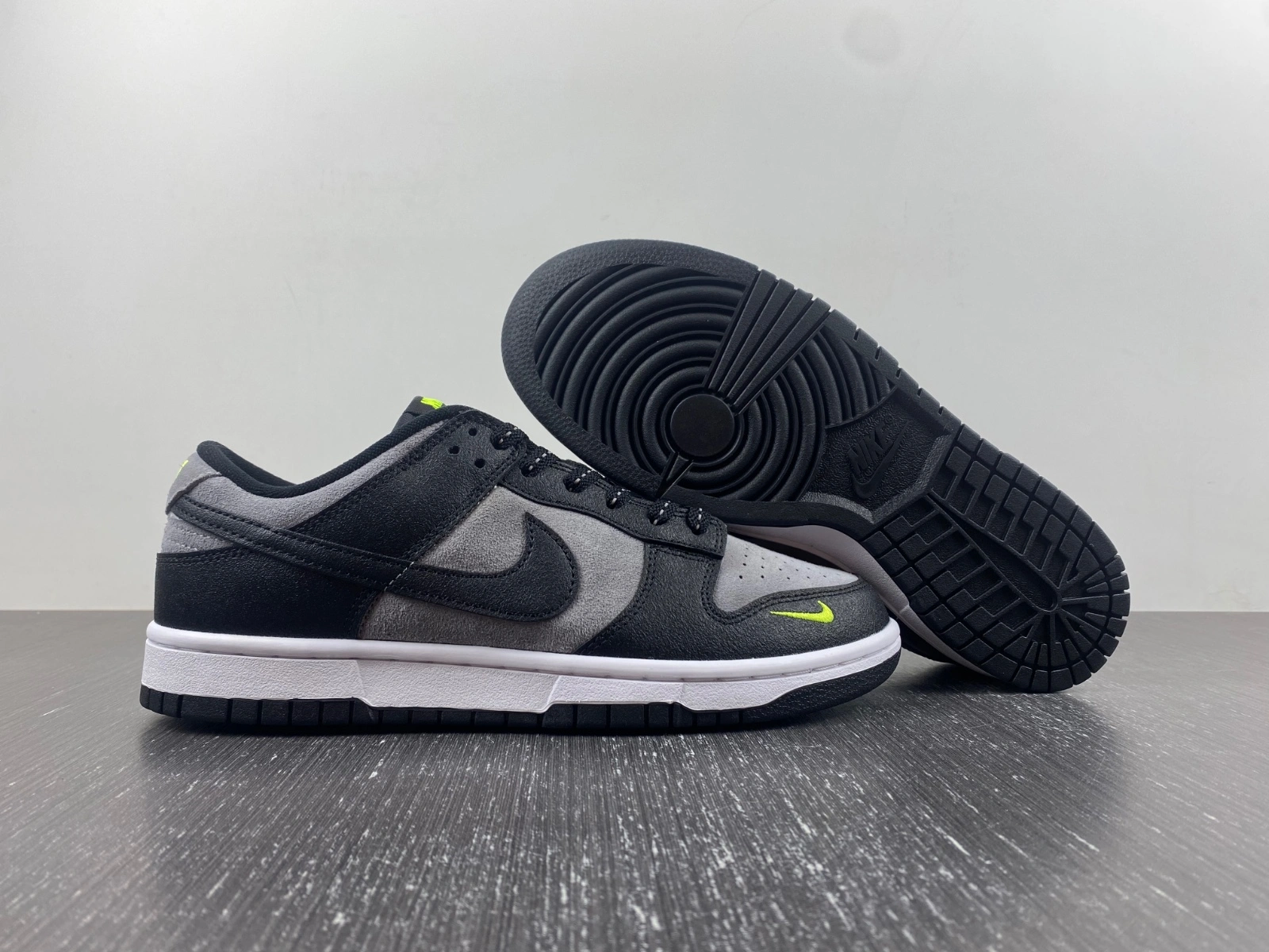 Dunk Low Black Grey Green Strike FQ2205- Seasonal 165