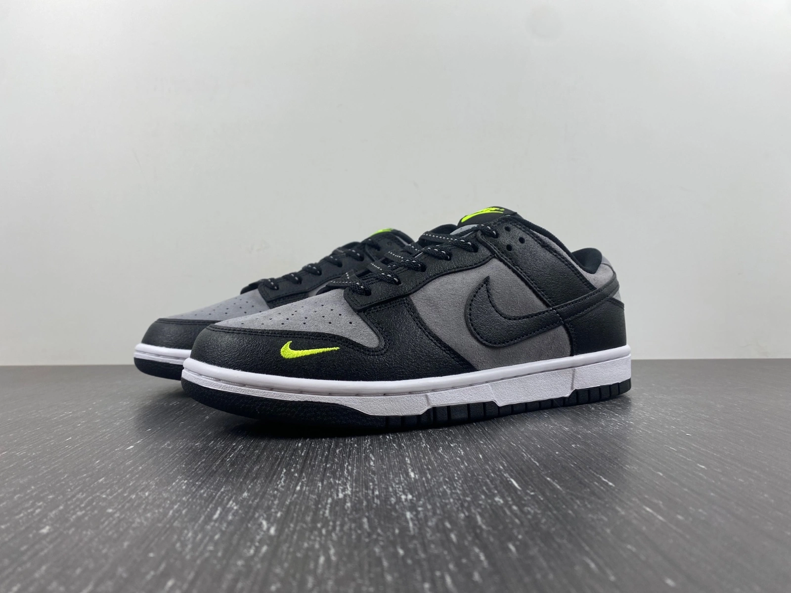 Dunk Low Black Grey Green Strike FQ2205- Seasonal 165