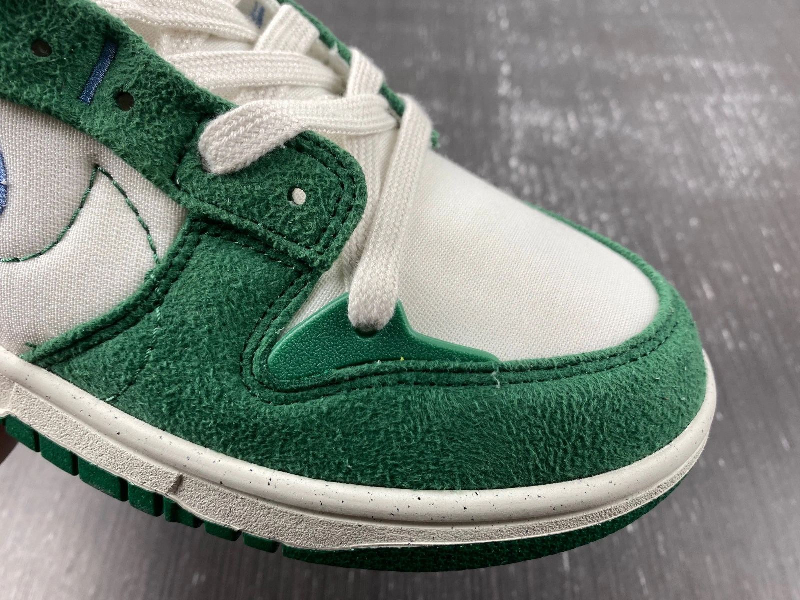 Resilient Dunk Low Disrupt 2 Phantom University Blue DH4402- 85