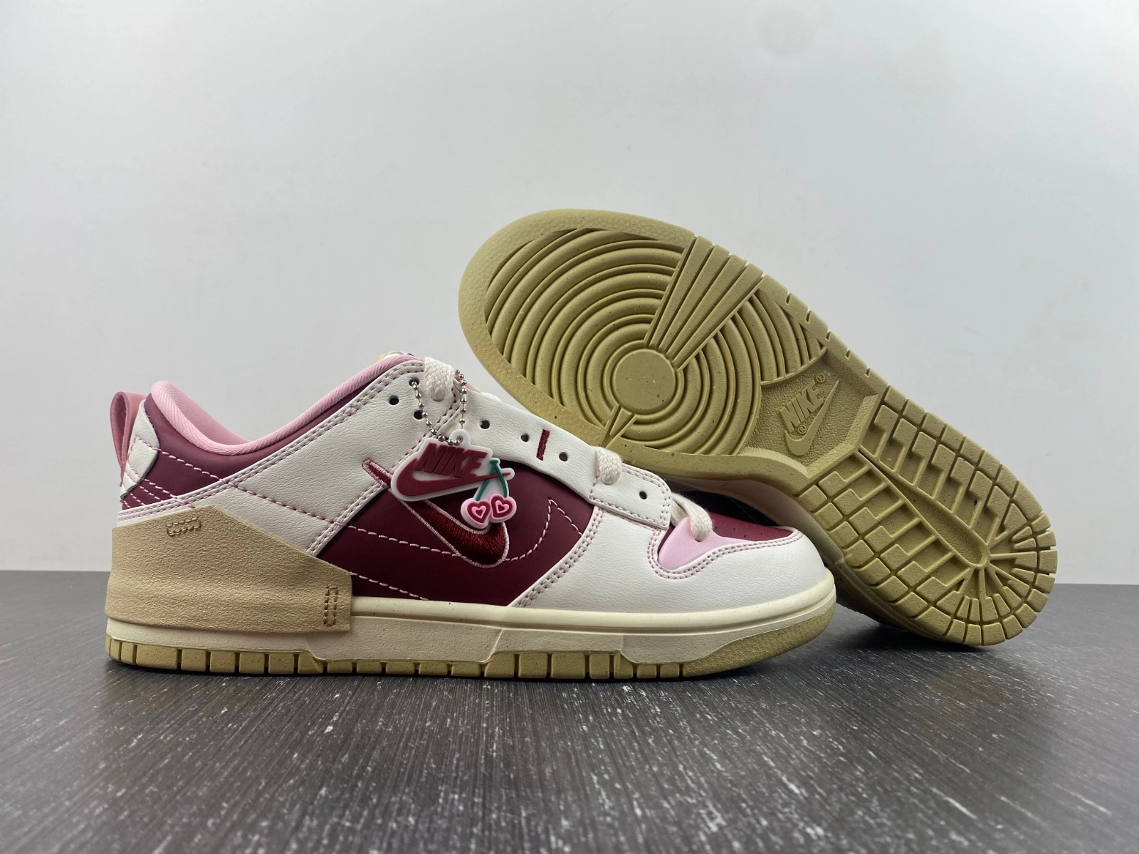 FlexibleFit Dunk Low Disrupt 2 Valentine's Day (2023) FD4617- 199