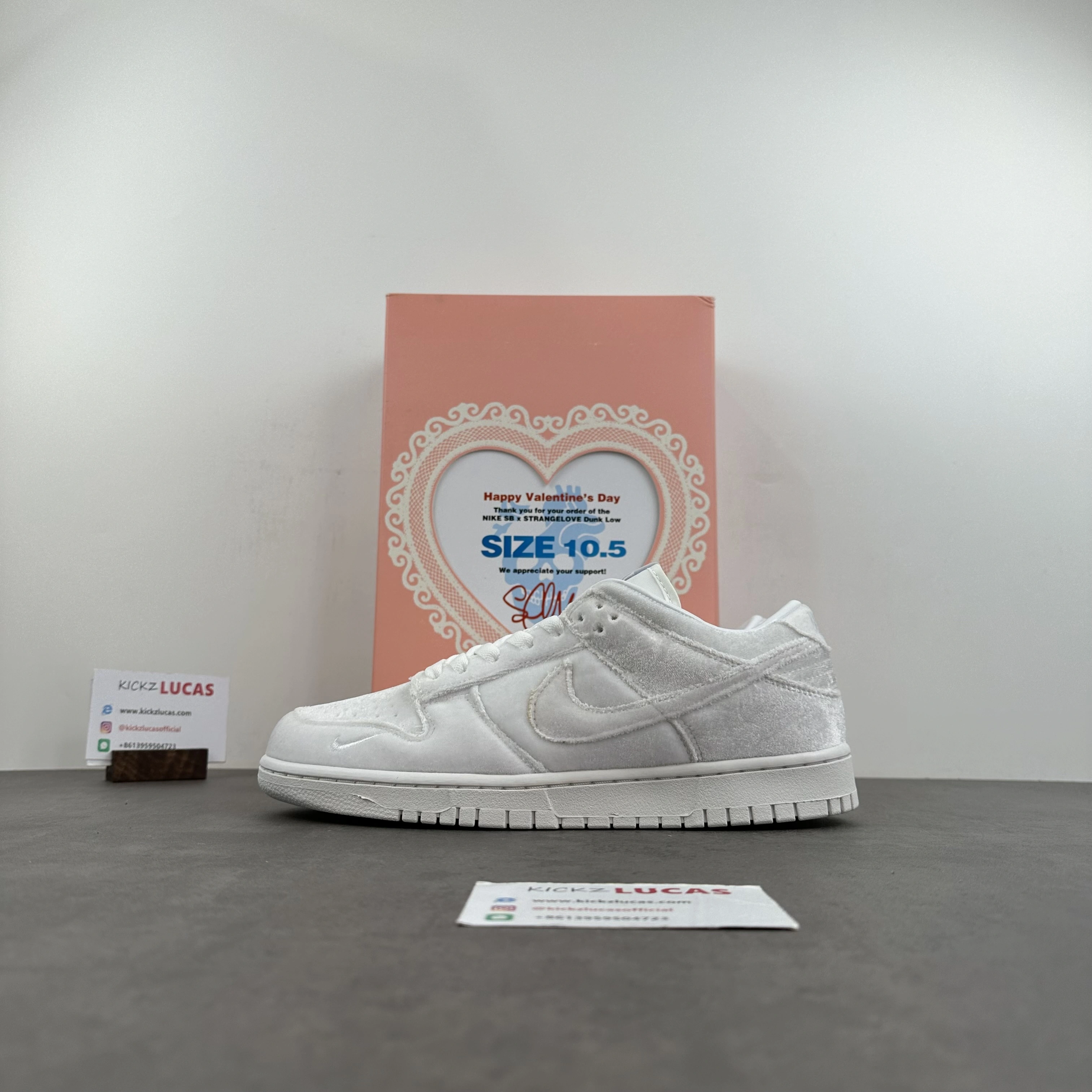 Resilient Dunk Low Dover Street Market Triple White Velvet DH2686- 551