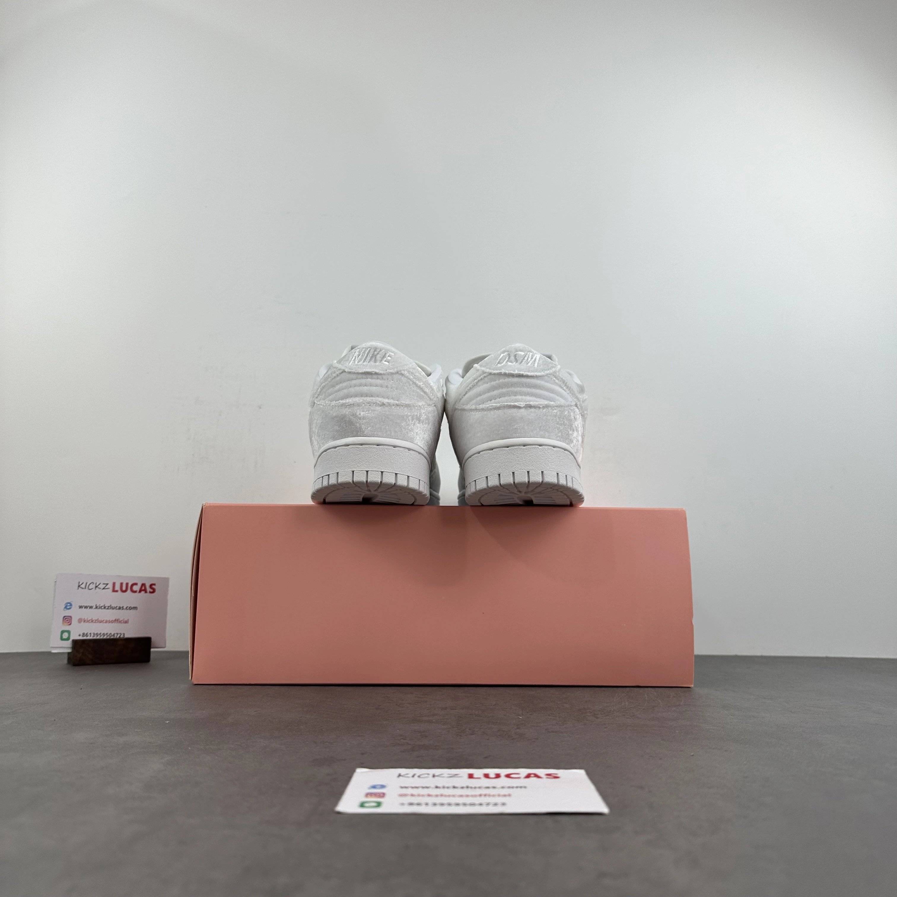 Resilient Dunk Low Dover Street Market Triple White Velvet DH2686- 551