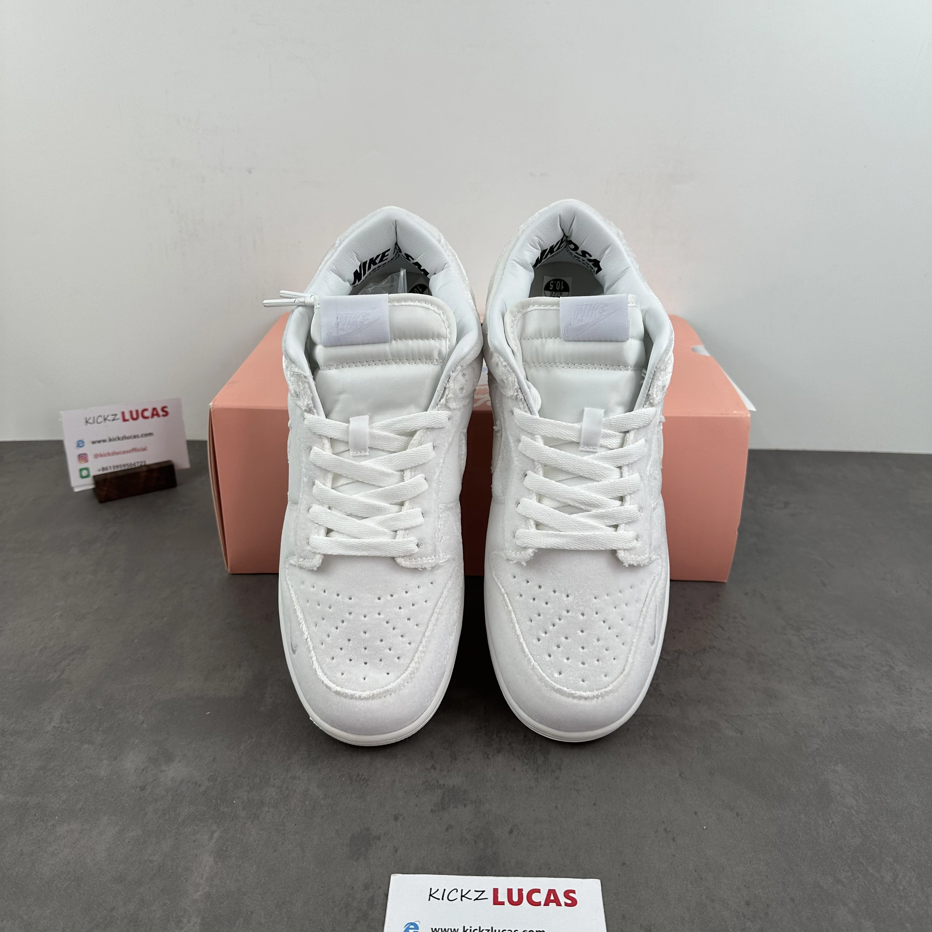 Resilient Dunk Low Dover Street Market Triple White Velvet DH2686- 551