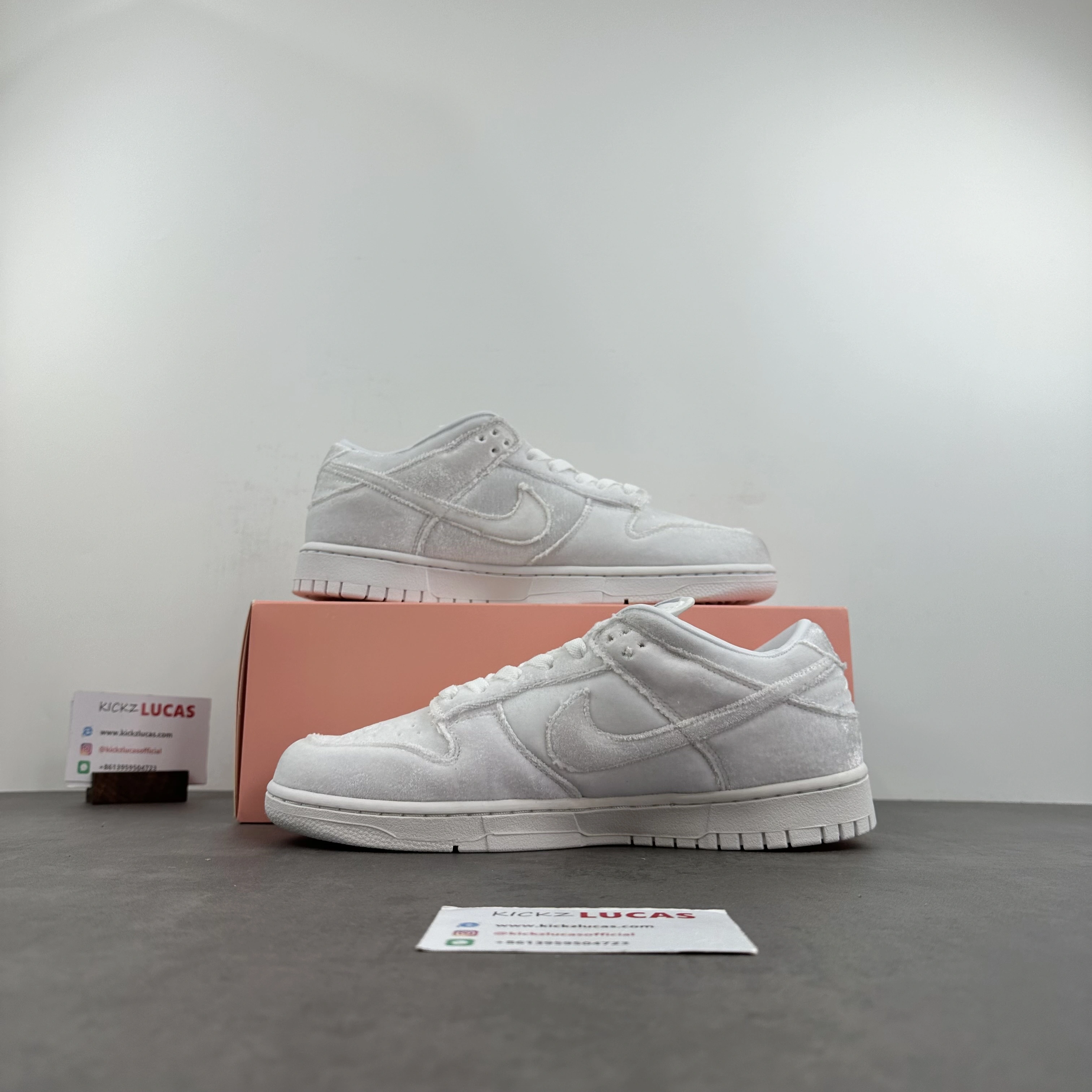 Resilient Dunk Low Dover Street Market Triple White Velvet DH2686- 551