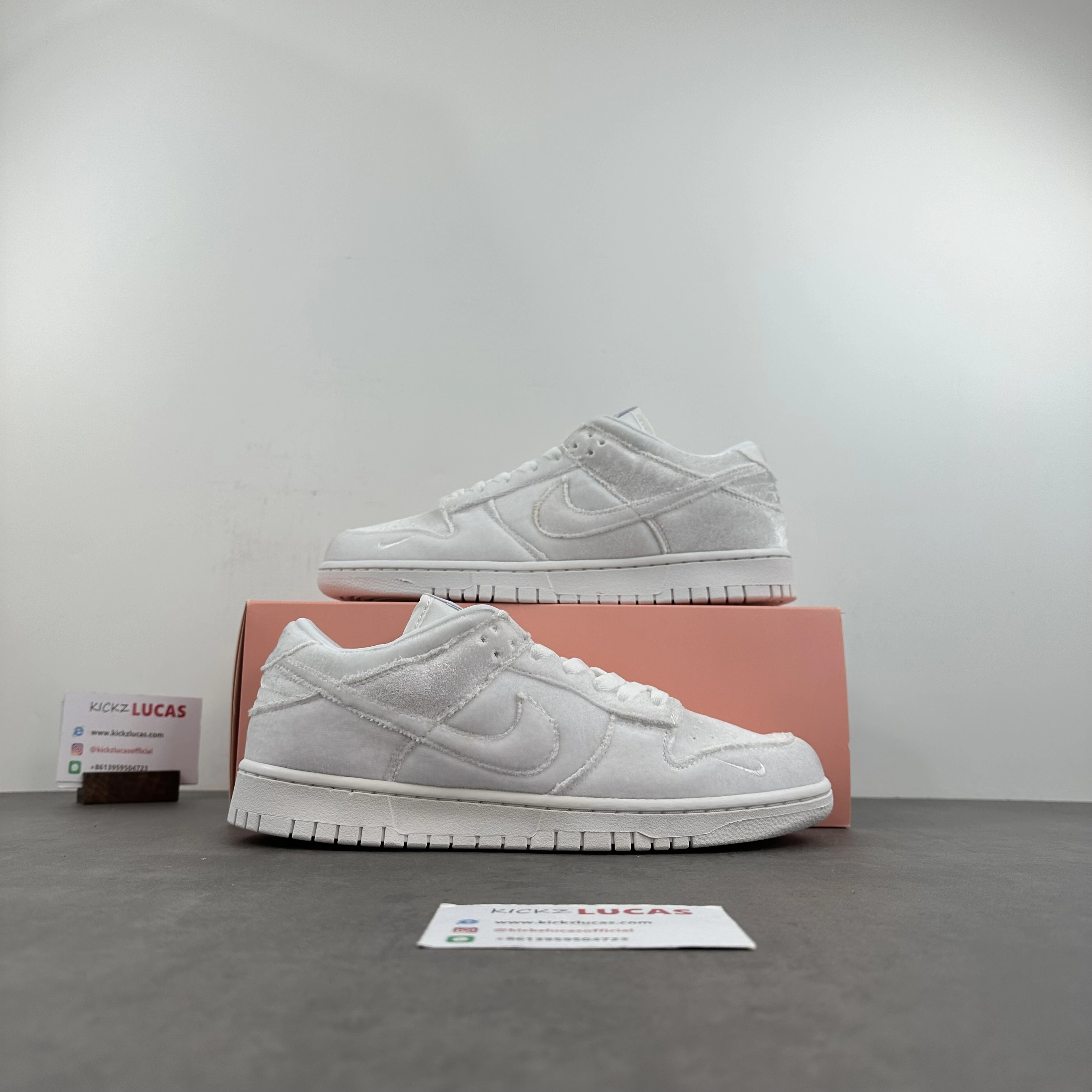 Resilient Dunk Low Dover Street Market Triple White Velvet DH2686- 551