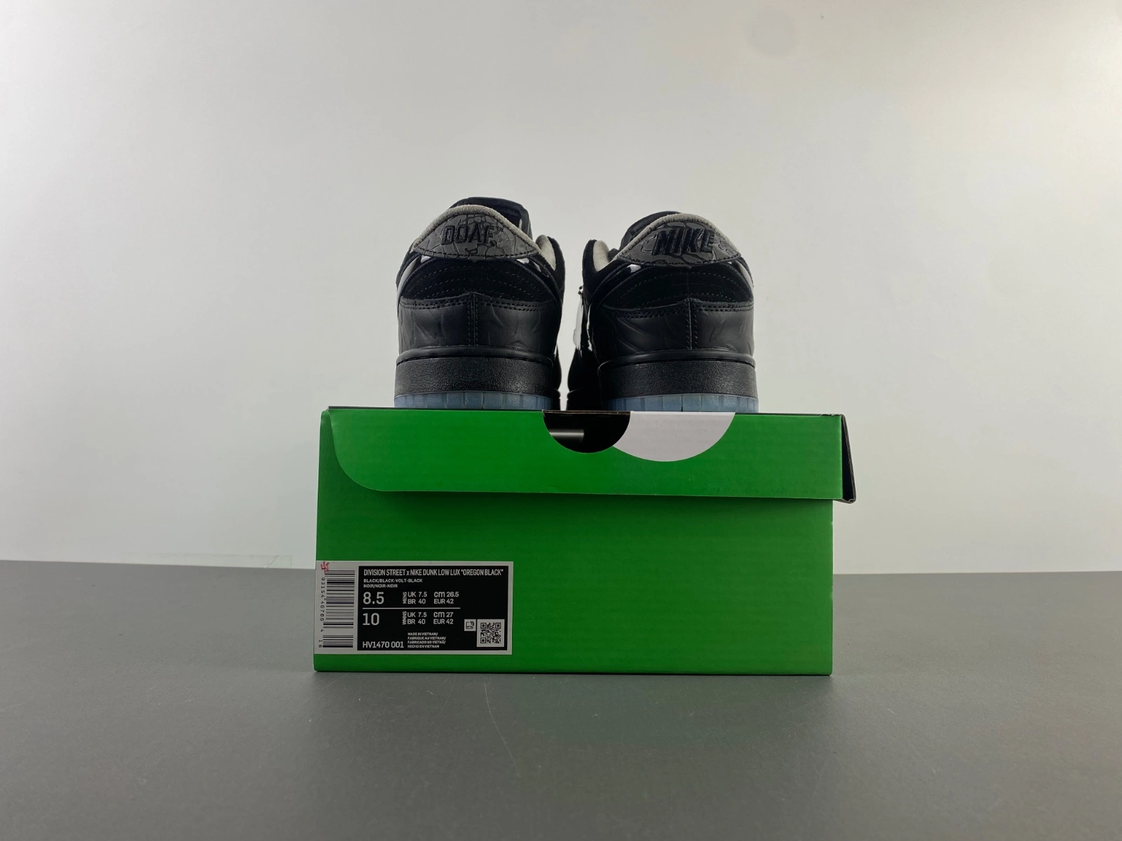 SportInspired Dunk Low Ducks of a Feather Black University of Oregon PE HV1470- 10