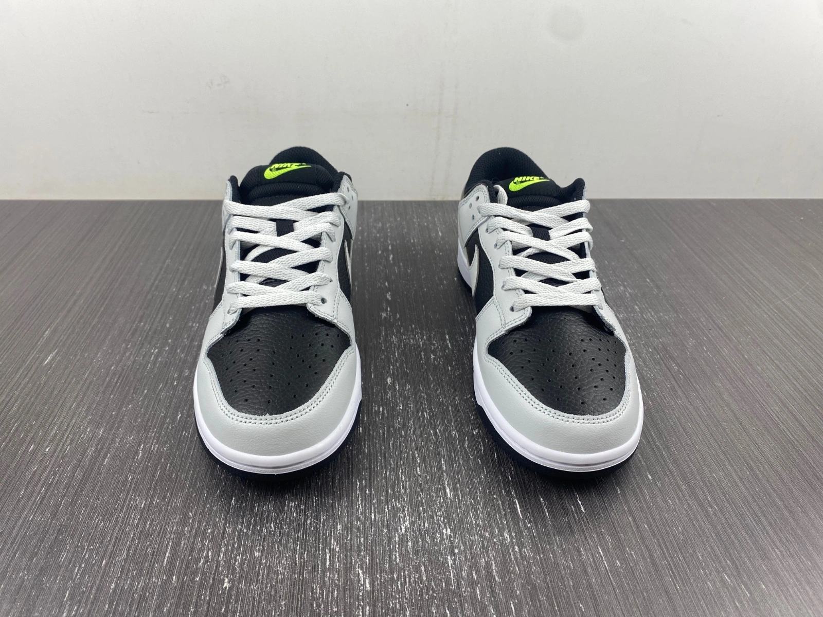 Versatile Dunk Low Grey Panda Volt FD9756- 196