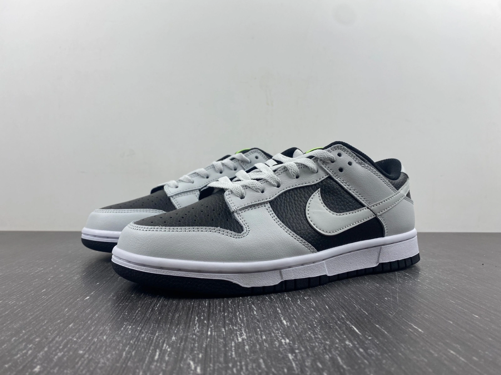 Versatile Dunk Low Grey Panda Volt FD9756- 196