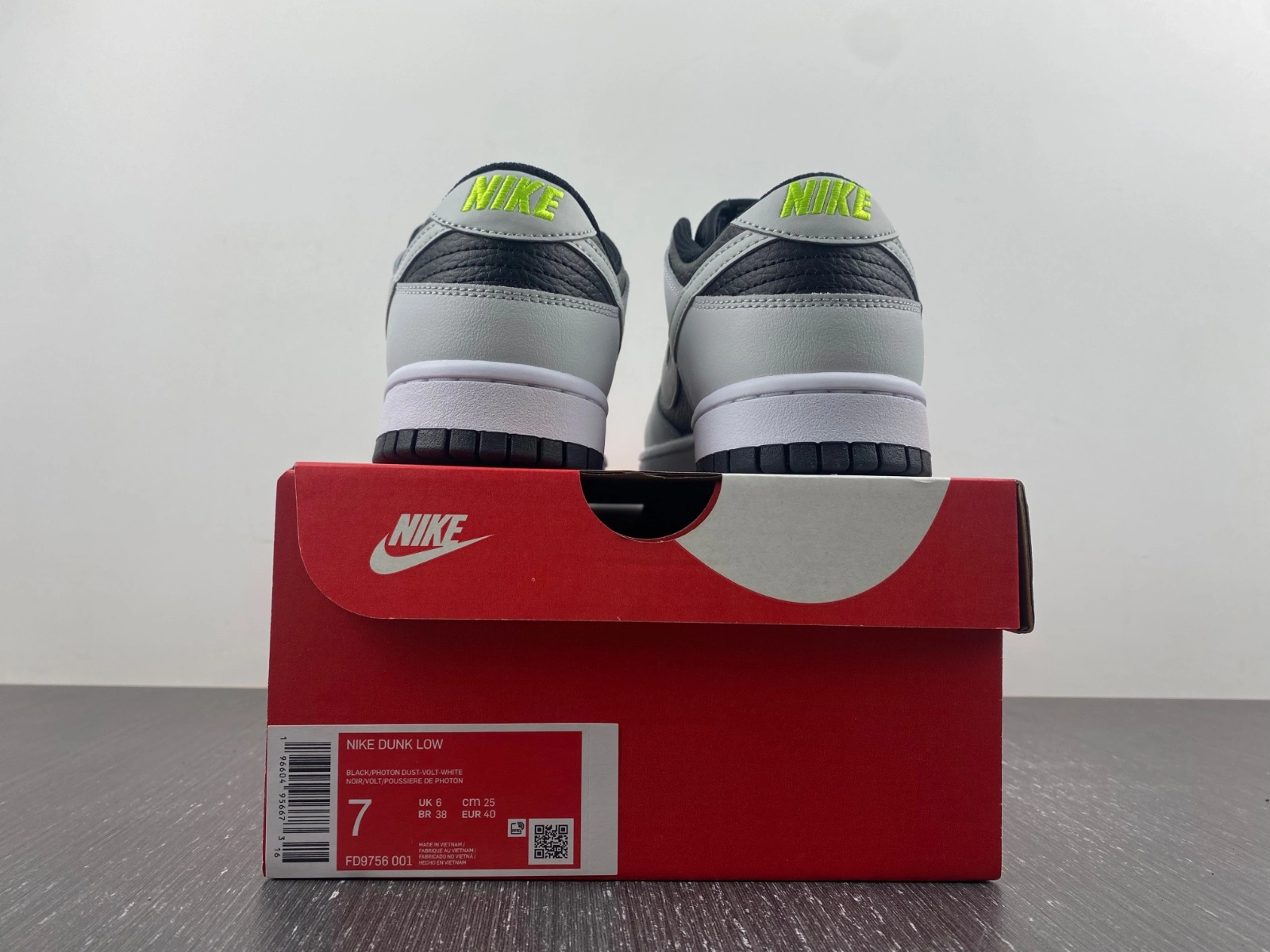 Versatile Dunk Low Grey Panda Volt FD9756- 196