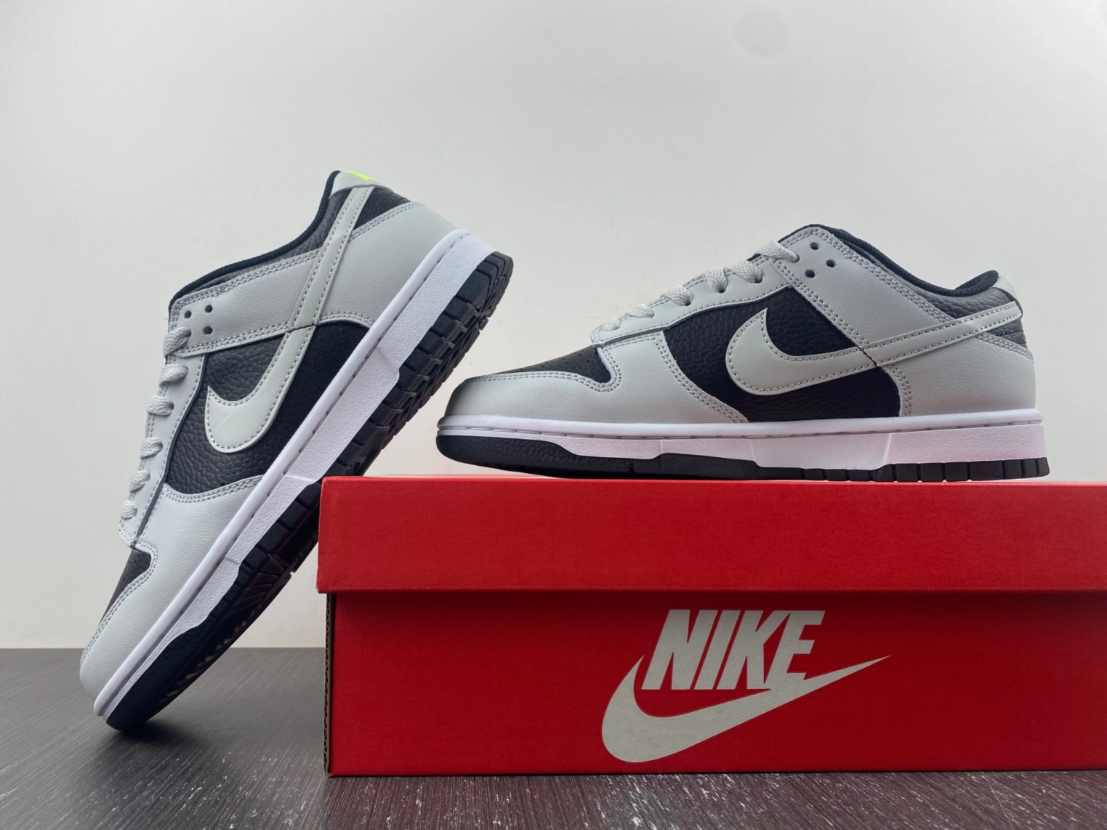 Versatile Dunk Low Grey Panda Volt FD9756- 196