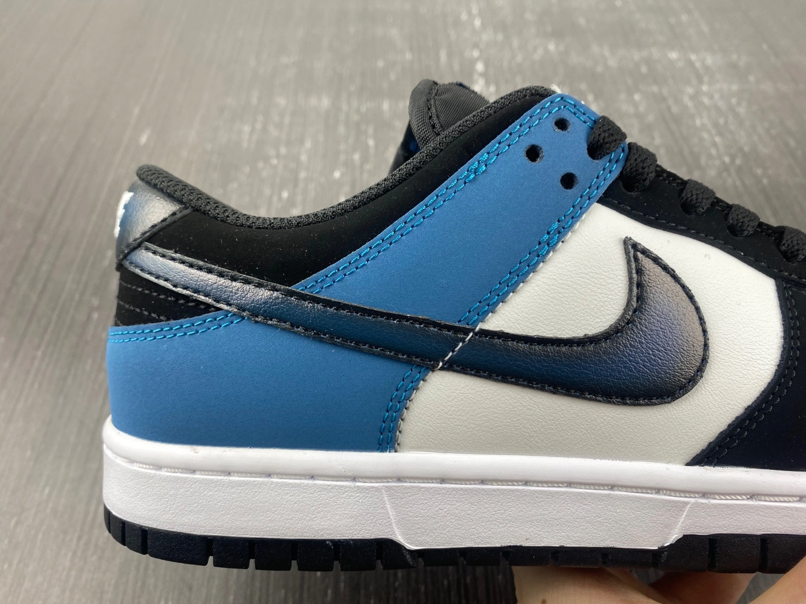 Snug Dunk Low Industrial Blue FD6923- 239