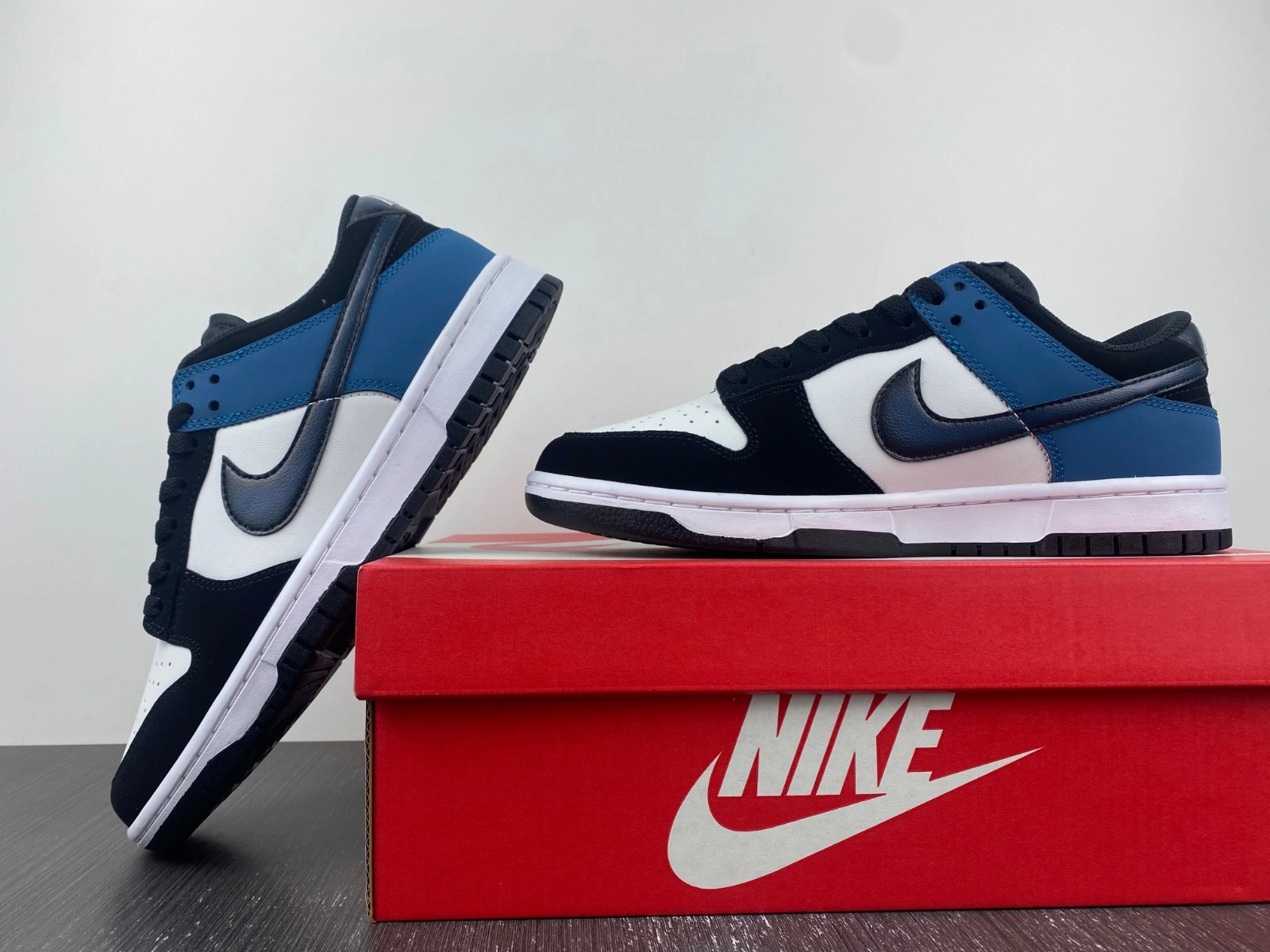 Snug Dunk Low Industrial Blue FD6923- 239